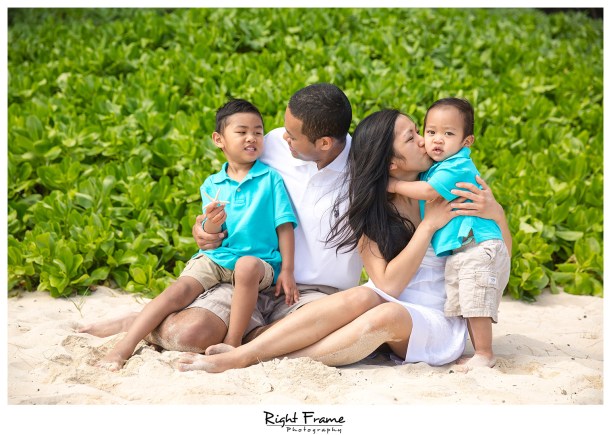 Oahu Family Pictures on Waimanalo Beach Hawaii