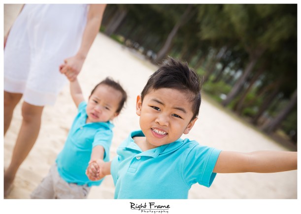 Oahu Family Pictures on Waimanalo Beach Hawaii