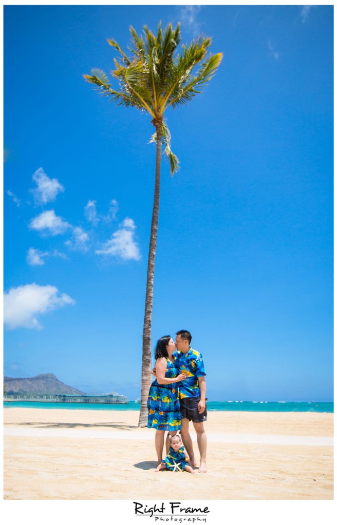 Family Portraits in Oahu WAIKIKI BEACH