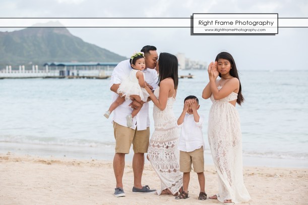 WAIKIKI BEACH FAMILY PHOTOGRAPHERS near Sheraton Waikiki Hotel