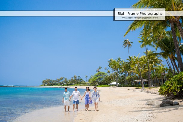 Family Photographer near Hyatt Regency Waikiki Beach Oahu Hawaii