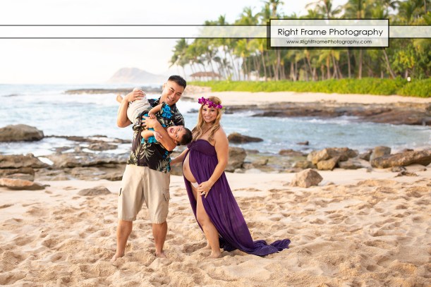 family maternity beach photographers in oahu