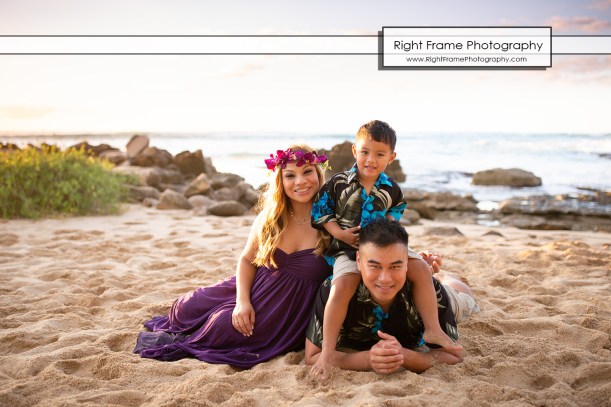 family maternity beach photographers in oahu