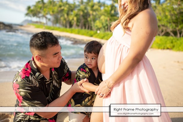 family maternity beach photographers in oahu