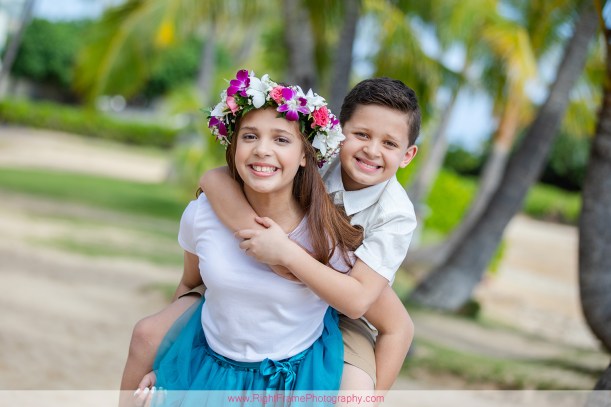 Beach family portraits Hawaii